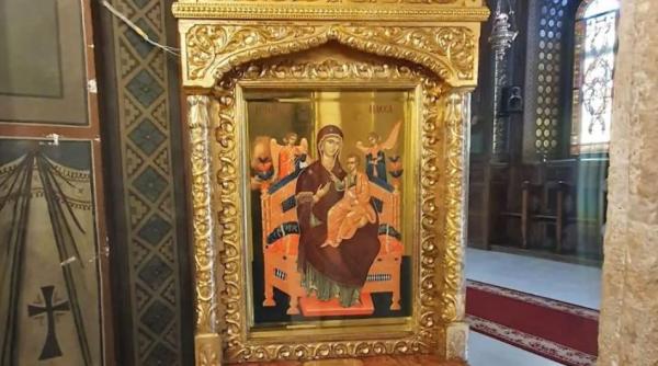 O familie de români din Italia a donat Catedralei Patriarhale o copie a Icoanei Maicii Domnului Pantanassa