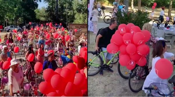Premii și voie bună la Festivalul Skirt Bike din Odorheiu Secuiesc: O sută de femei au pedalat 10 km îmbrăcate în fuste