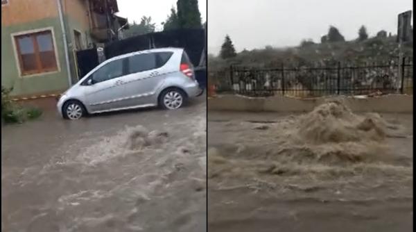 Alertă meteo majoră. Cod roșu de ploi torențiale pentru cinci județe: Cantități istorice de apă; autoritățile sunt în alertă 