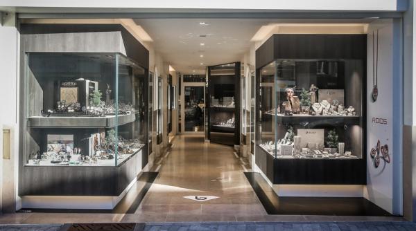 Belgia. Românul care a jefuit ca-n filme o bijuterie a cerut mila judecătorului: "Am un copil de 7 ani. Mă întreabă zilnic când vin acasă"