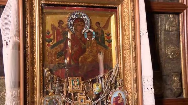 O familie de români din diaspora donează o replică a icoanei Panagia Pantanassa Catedralei Patriarhale din București