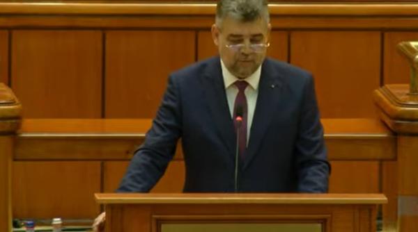 A început şedinţa pentru învestirea Guvernului Ciolacu, a început circul. Orban a împărțit trandafiri roșii. Ciucă: „Când ați fost premier cu PSD-ul, vă plăceau trandafirii” / FOTO