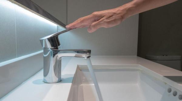 Ai nevoie de două produse și îți vei lua rămas bun de la calcar. Robinetele și chiuvetele vor străluci