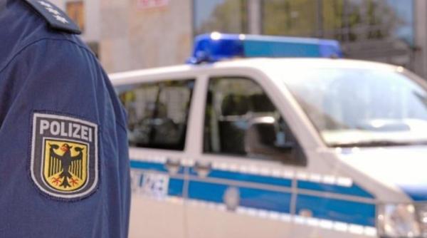 O dubă din România, burdușită cu biciclete și unelte furate, trasă pe dreapta pe o autostradă din Germania. Probleme pentru șoferul român și complcele său