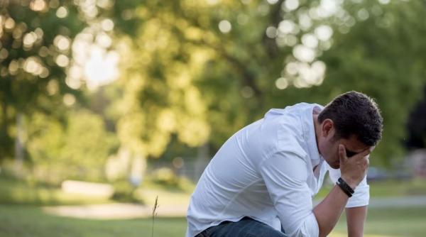 Un român din Italia a agresat un trecător, apoi i-a furat cățelul