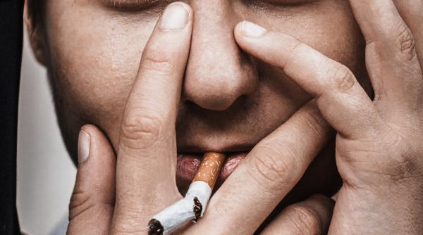 Un român mutat la țară dezvăluie rețeta cu care s-a lăsat de fumat: „Diferenţa dintre un car şi o ţigară? la car trag doi boi, la ţigară numai unul“