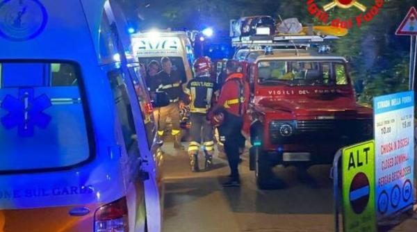 Incident bizar în Italia: Un român și un italian au căzut într-o râpă de 15 metri, după ce au oprit pe marginea drumului să se ușureze