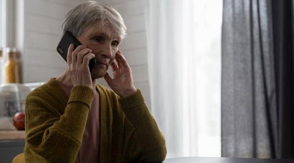 O româncă a rămas fără 10.000 de euro. Escrocii au folosit metoda „Accidentul”