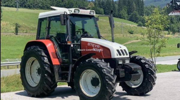 Povestea austriacului care traiește de 6 luni în tractorul său. O instanță i-a interzis să mai intre în casă