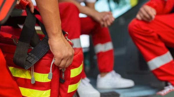 Turist străin, surprins de o viitură în Munţii Baiului, salvat cu un elicopter