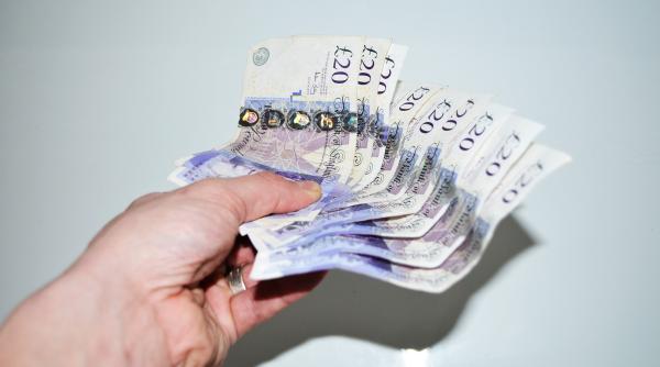 Ce nu spune nimeni despre salariul din Anglia. Stîncanu: "5.000 de lire pe lună sună bine, până începi să scazi cheltuielile"