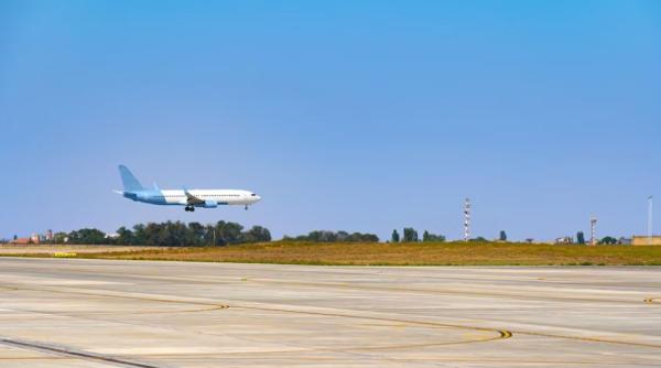 Clipe de panică printre pasageri. Un avion a aterizat de urgenţă pe Aeroportul Otopeni