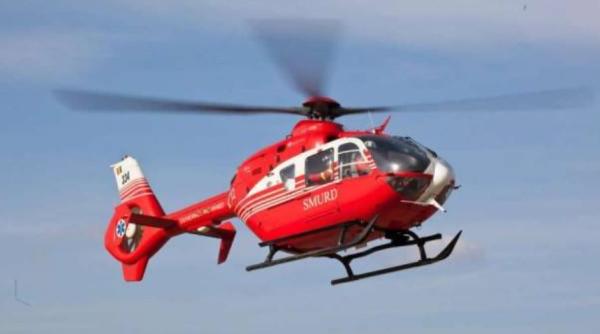 Doi români și-au pierdut viața într-un accident rutier. A treia victimă, preluată de un elicopter SMURD