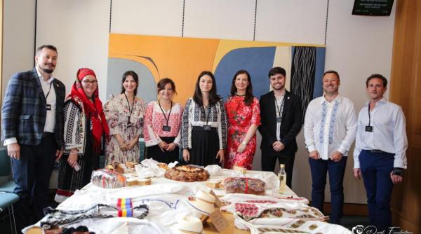 IA Challenge 2023: Parlamentarii britanici au îmbrăcat cămăși tradiționale românești