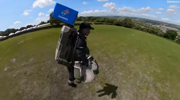 Iată care este prima companie de pizza din lume care va livra pizza cu ajutorul unor costume cu reacție (jetpack) - VIDEO