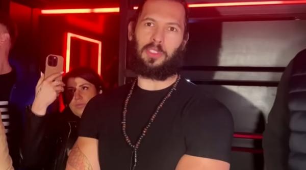 Arestul la domiciliu al lui Andrew Tate a fost prelungit în urma acuzațiilor de viol și trafic de persoane