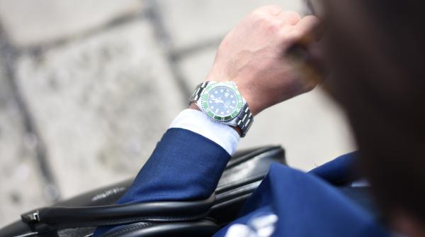 Un român a furat ceasuri de peste 1,2 milioane de euro în Danemarca și Austria: Prins în Italia, va sta ani buni la închisoare; Complicii săi, de negăsit