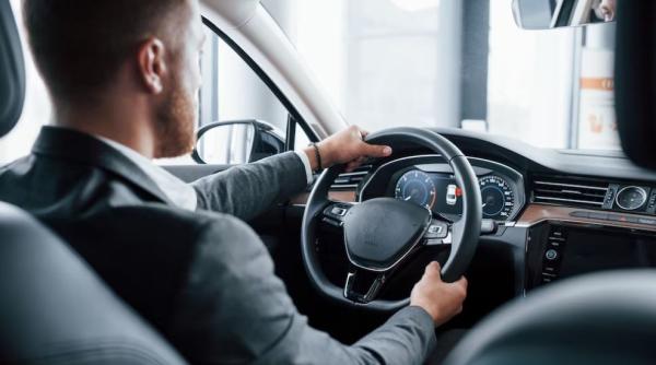 Se schimbă codul rutier în Italia. Amenzi mai mari și reținerea permisului de conducere pentru cei care încalcă noile reguli 