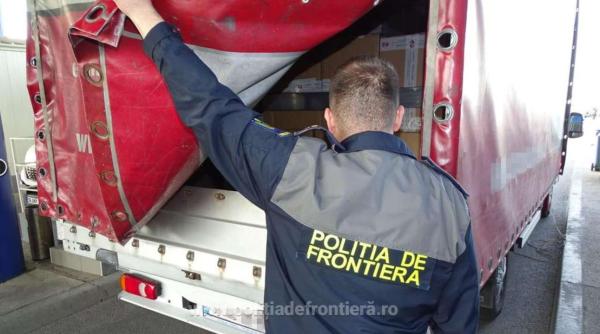 Două TIR-uri cu destinația Italia, oprite la ieșirea din țară. Polițiștii au încremenit când au verificat marfa