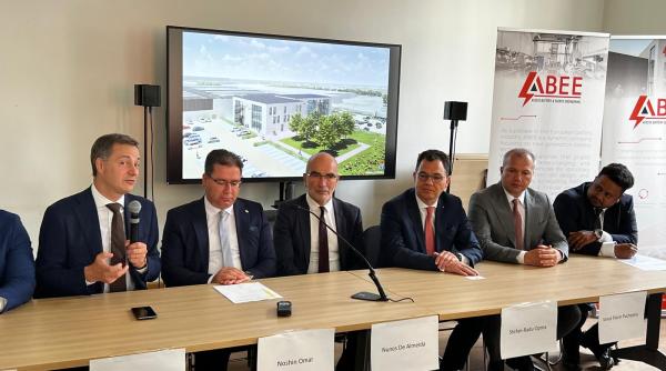 Investiție belgiană de 1,4 miliarde de euro, la Galați: ABEE va construi o fabrică de baterii pentru maşinile electrice