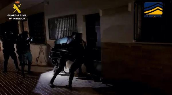 Un român și complicii săi au jefuit o sută de case din Spania. Ar fi dat lovituri și în alte țări 