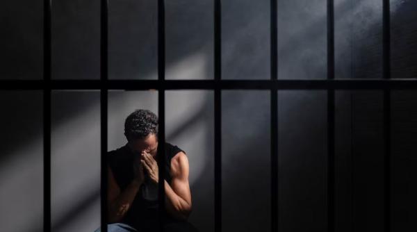 Agresiune sexuală într-un penitenciar din Italia. Pedeapsă de șapte ani cerută pentru un român de 53 de ani