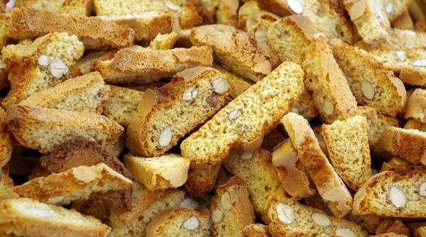 Prepară două deserturi fabuloase pentru a fi savurate la micul dejun. Iată două rețete rapide și ușoare