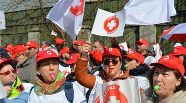 Toate categoriile de salariaţi din sănătate vor avea venituri mai mari de la 1 august