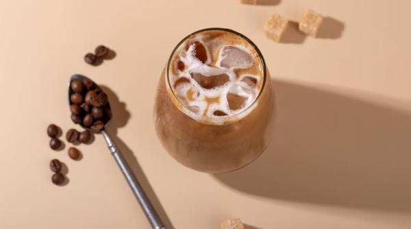 Cum poți face ușor cafeaua cu gheață, dulce și perfectă pentru momentele de relaxare