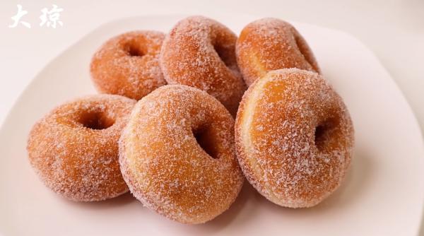 Gogoși cu brânzică dulce de vaci. Îți aducem rețeta deliciilor copilăriei chiar la tine acasă