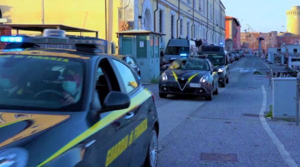 Bătrân amendat pentru că a coborât de pe trotuar. A vrut să evite niște arcade aflate în fața lui 