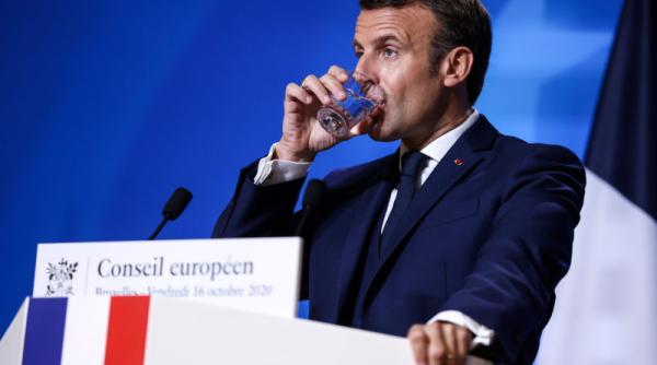 Macron ia în calcul întreruperea accesului la rețelele de socializare, "atunci când lucrurile scapă de sub control" în Franța