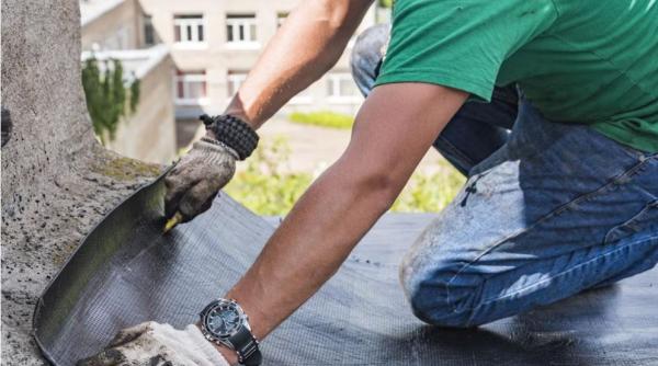 Metoda "acoperişul" face noi victime. Un pensionar român, înșelat cu 2.800 de lei