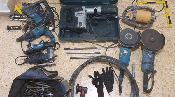 Ghinion teribil pentru doi români din Spania: După un jaf reușit, arestați după ce Poliția i-a oprit pentru un control de rutină