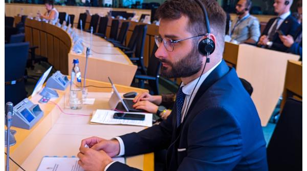 Proiecte legislative în sprijinul românilor din Diaspora. Deputatul Iulian Lorincz, vești din Parlament 