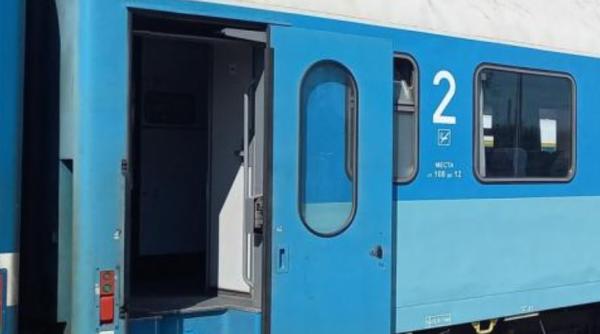 Tren, transformat în cuptor: geamurile era blocate, iar aparatul de aer condiționat defect. O pasageră a leșinat