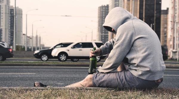 Un oraș din Belgia interzice consumul de alcool după probleme repetate în cadrul comunității românești: "Bătăi cu câte 50 de persoane"