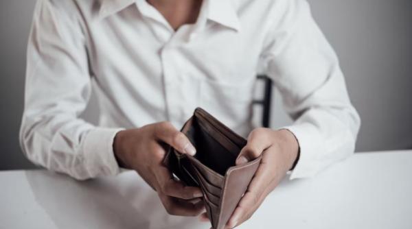 Banca Spaniei avertizează: aproape 800.000 de familii nu își mai pot acoperi cheltuielile esențiale