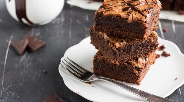 Negresă delicioasă, preparată în cuptorul cu microunde. Este gata în doar 3 minute