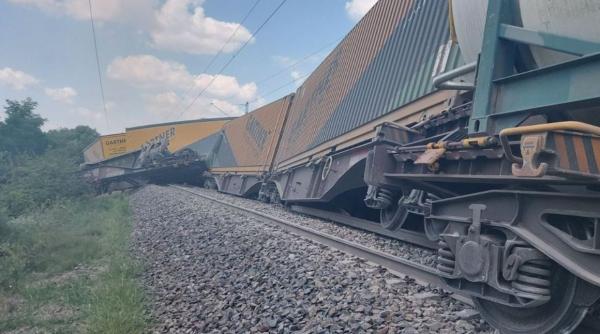 Un tren, încărcat cu materiale inflamabile, a deraiat în Ungaria. Traficul feroviar, pe relația cu România, perturbat