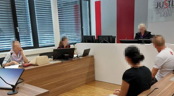 Doi români, prinși în Austria cu portbagajul plin de conserve de ton și fistic 