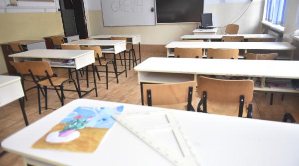 Țara unde 17 000 de profesori nu mai sunt plătiți deloc, după ce au decis să protesteze. Nu erau în grevă