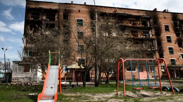 Ce găsesc românii în străinătate și lipsește în România? „Nu există comunitate: Își văd de apartamentul lor luxos și ultra-modern, dar blocul cade și putrezește