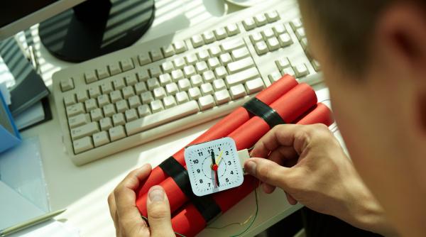 Olanda. Român condamnat la 10 ani de închisoare pentru incendii și explozii la comandă: Ataca locuințe cu bombe incendiare și grenade