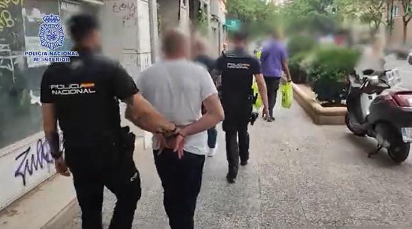 Doi români au jefuit 12 magazine din Tenerife. Bărbații au fost arestați și trebuie să restituie o sumă consistentă