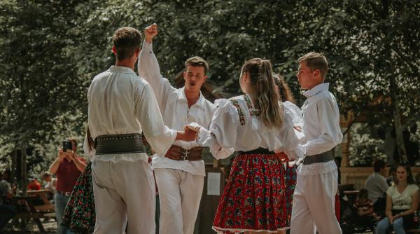 Festivalul de folclor din Portugalia prezintă grupuri din România și alte țări