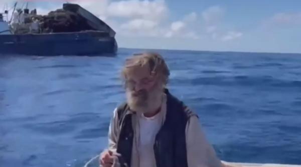 Un marinar și câinele său au supraviețuit două luni, plutind în derivă în ocean: „Am trecut printr-o încercare foarte dificilă”