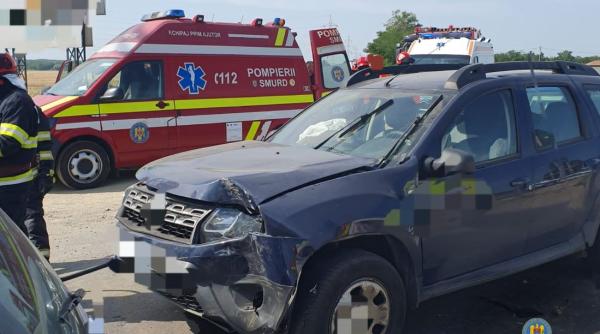 Patru autoturisme și un camion, implicate într-un accident grav, în Dâmbovița. Patru persoane au ajuns la spital