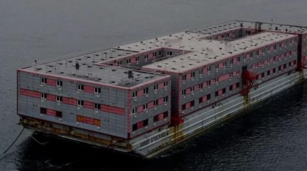 Controverse în Regatul Unit: o barjă ar putea fi o închisoare plutitoare pentru imigranții care solicită azil