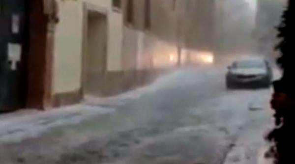 O furtună violentă cu grindină a făcut ravagii în nordul Italiei: peste 100 de persoane rănite și zeci de mașini distruse